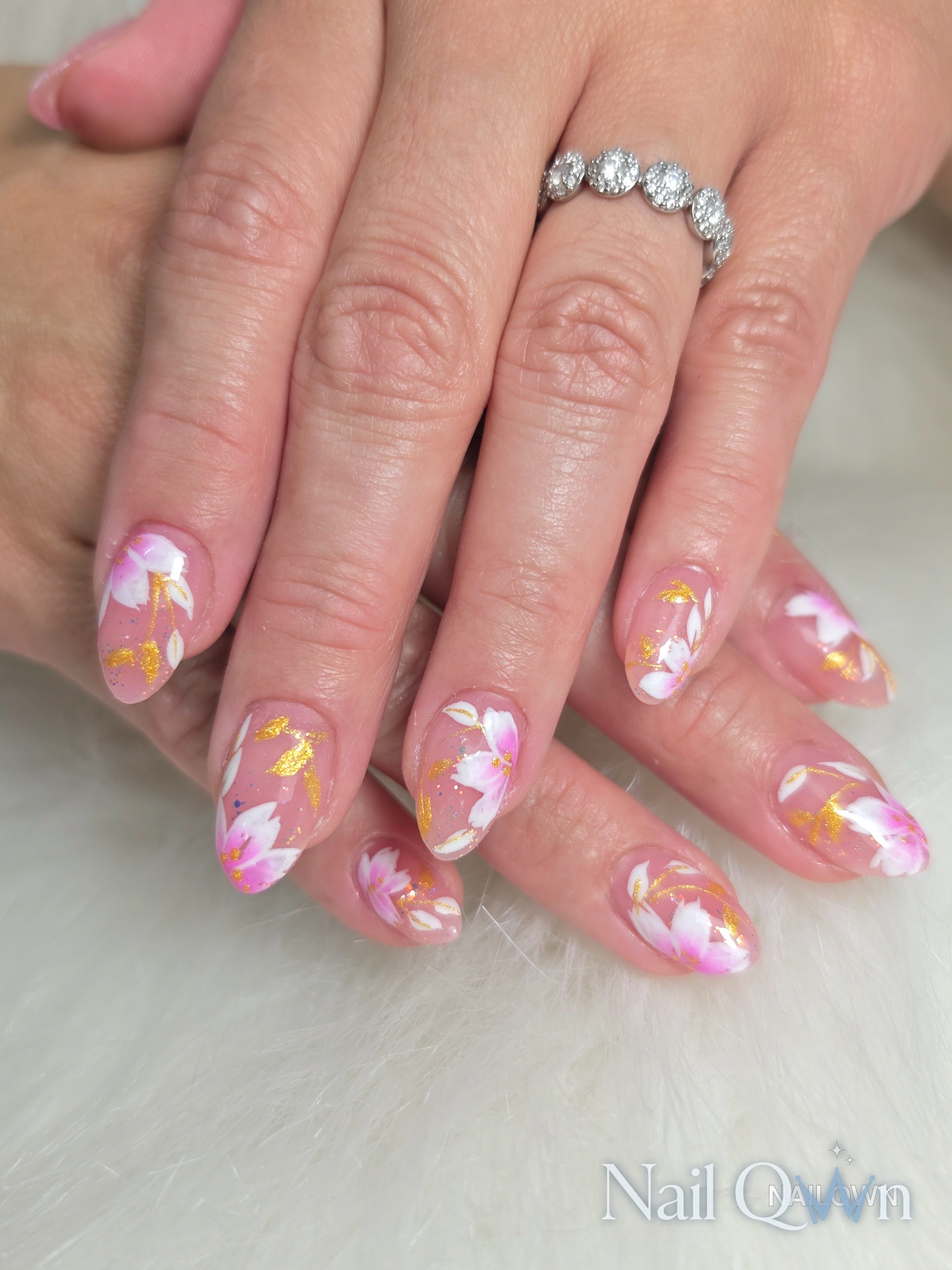 Structured set, handpainted art, 3d accents